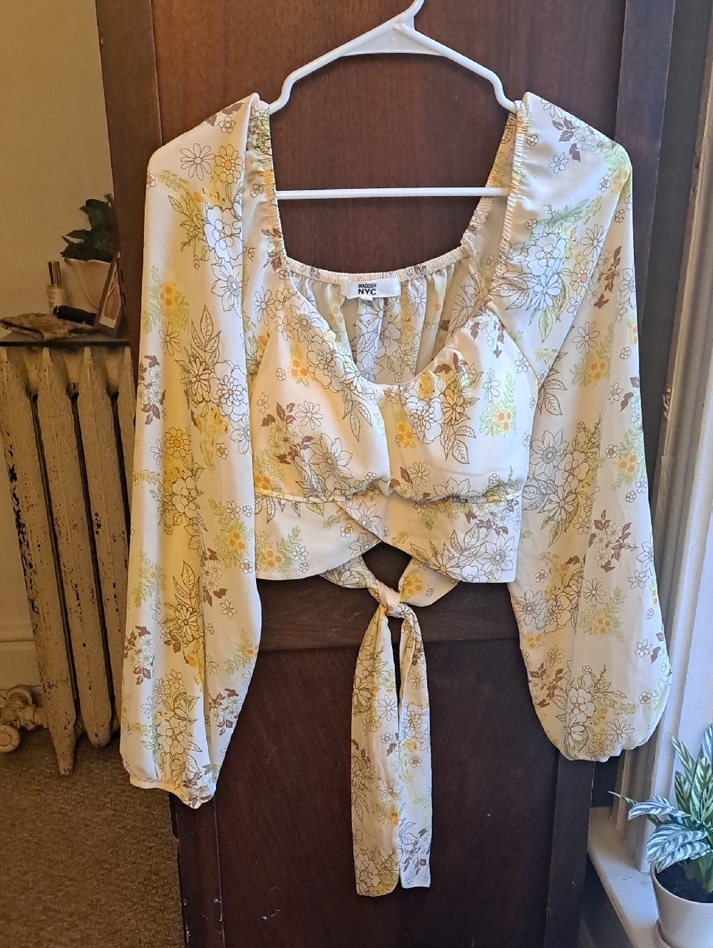 Steve Madden NYC Size L Cream Fall Floral Cropped Boho Tie Front Blouse
